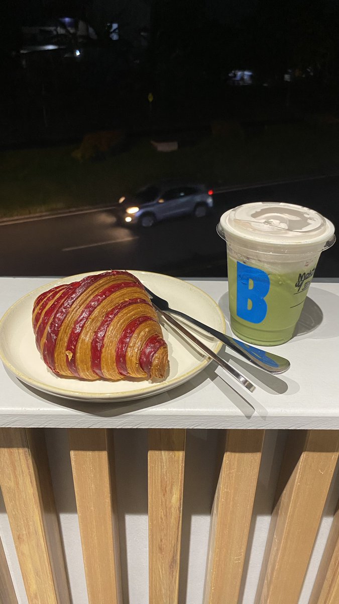 pintiandini's tweet photo. @FFOODFESS matcha enak bgtttttttttttt🤤🤤 https://t.co/CmlJzXFFzY
