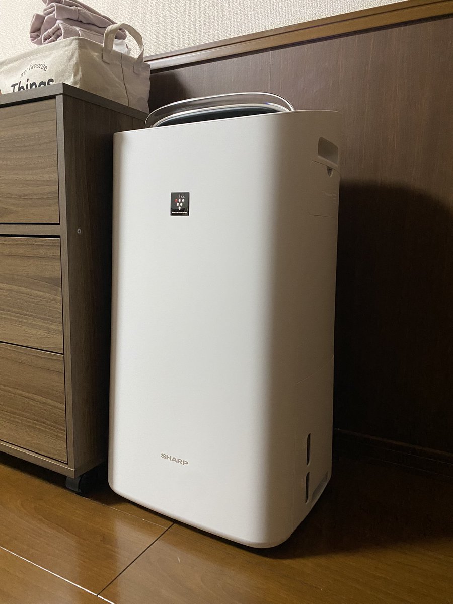 takayu033's tweet photo. 今更だけど除加湿空気清浄機買った👏 https://t.co/wuIY7ST1c8