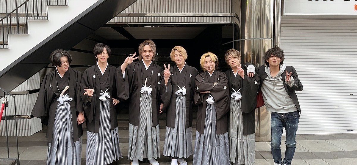 CLUBSEALS2's tweet photo. セクシー周年イベント3日間大盛況でした！

急遽袴着て、急遽タワーしました！
セクシーなら店長でもタワーできます🗼
店長はただの運び屋さんじゃないよ。

2月はバースデーもあるし店長でNo.1いくやで。

各担当の姫、セクシーの優秀ホスト達、みんなありがとう！
お疲れ様♪

セクシーが最高で最強 https://t.co/R50EEb6MrQ