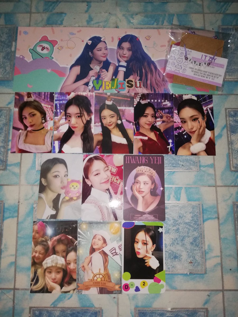 kookhee_cart's tweet photo. MIDZYs!!! Thank u so much for all of these! It was nice meeting y'all ✨ I even got 2 official pcs 😭 walang accts yung iba pero salamat po! 

@chaesauce @iusrecord @khyunaa
@Once_dre @haruwonshua @paosabuy @ryuliseul @bindoongie
@bbcakesco

#CheckmateInMNL https://t.co/rzpVSX45Ys