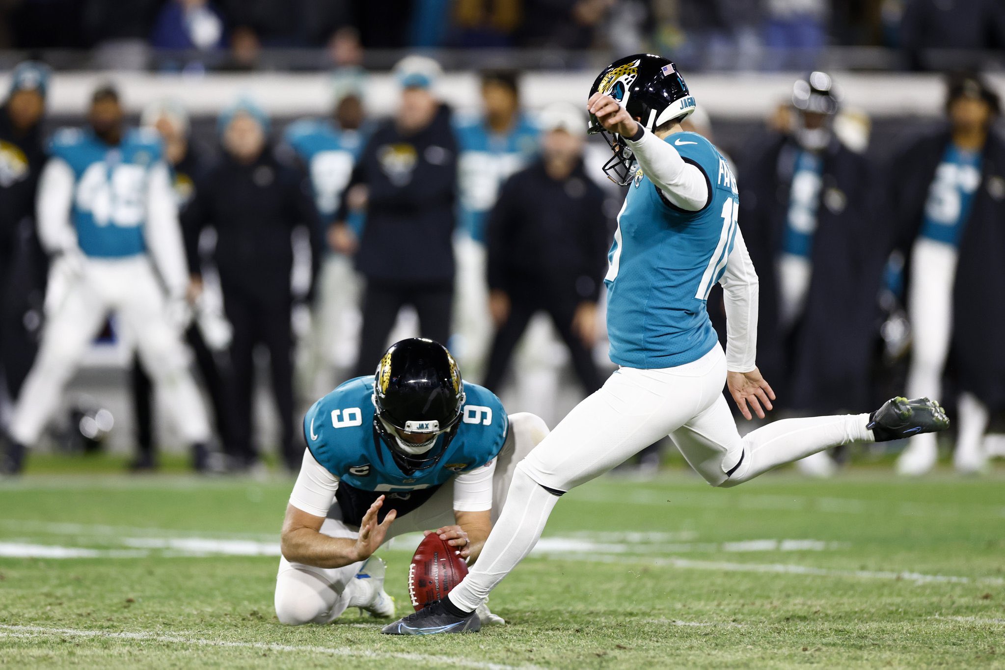 Field Yates on X: 'Last night, the Jaguars became the first team in NFL  history to win a playoff game with a -5 turnover differential. Epic  comeback.  / X