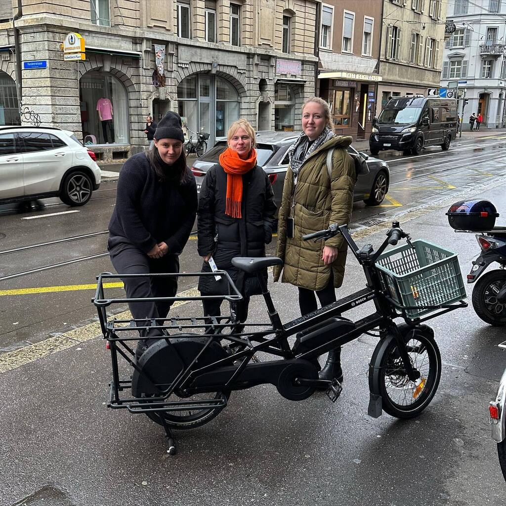 wiewaersmalmit's tweet photo. 😍 Winning ideas! 🎉 Catherin Schöberl @thisismyunprofessional_me and Annette Gertriser @annette_gerteiser bauen das eBike vom Verein Wie wär's mal mit zu einem Popup Culture Mobil um, das mit Kick-Off Event im Mai 2023 zur Stadbespielung genutzt wird … https://t.co/rpPIxLsfAv https://t.co/kqRGraw2Xc