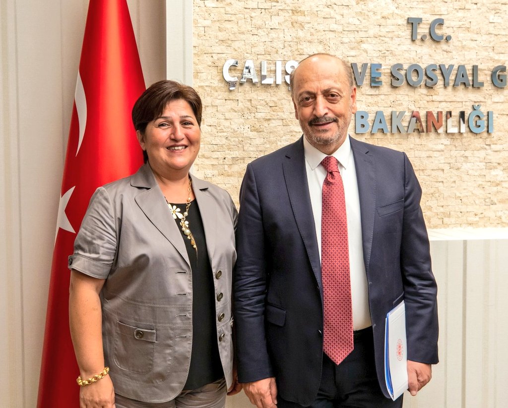 Haddini, hududunu bilmeden boş konuşanlara inat‼️
Hak ve mağduriyetler üzerinden prim yapma çabasında olanlara inat‼️
Muhattap alınmayınca istifa naraları atanlara inat‼️

<a href="/Eytadernegi/">EYTADER #EmekleriYasalaraTakılanlar Derneği</a> olarak,
Emekten, Emekçiden yana duruşunla tanıdık biz seni <a href="/vedatbilgn/">Vedat Bilgin</a>
#İyikiVarsınVedatBilgin