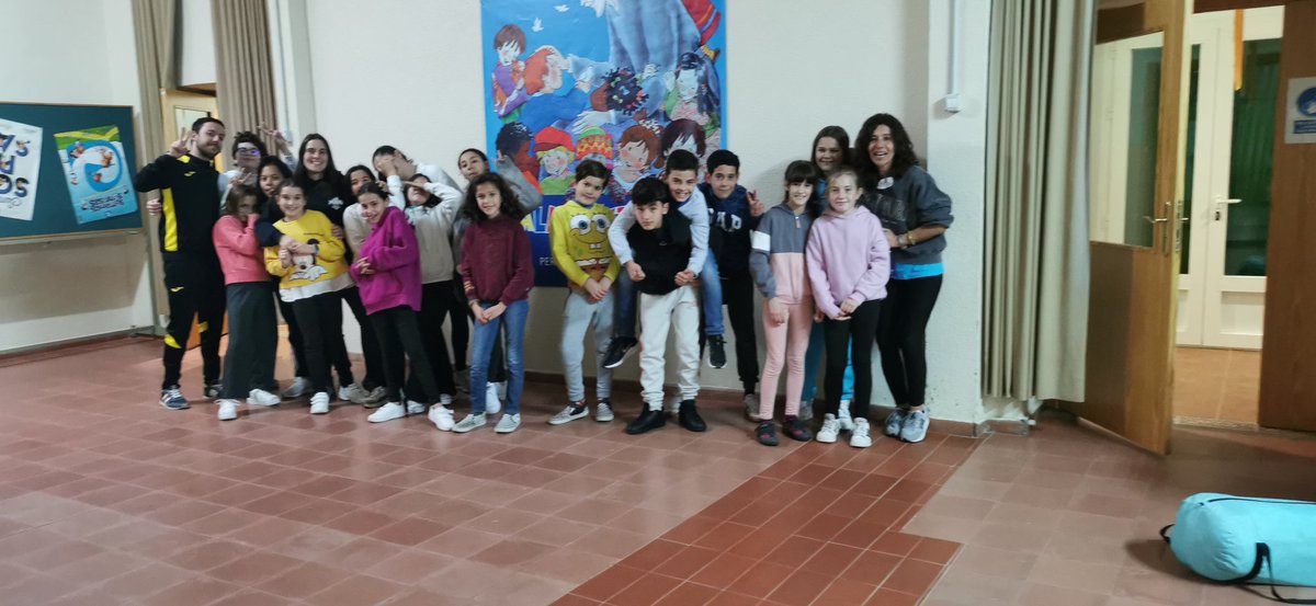 ECERCEDILL's tweet photo. Viernes 13 que mejor lugar para pasarlo  en el colegio con los alumnos 5 y 6 de Primaria. Cena compartida, juegos y velada, rezo de laudes con la comunidad escolapia, desayuno y una aventura que acaba de empezar #Movimiento Escolapia https://t.co/EucQGlOMqa