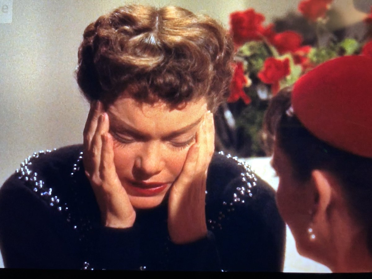 kaheli's tweet photo. Katson vihdoinkin elokuvaa ”Kaikki minkä taivas sallii” (Areenassa, Douglas Sirk, upeet värit ja valot, suosittelen jne). Oli pakko keskeyttää hetkeksi kohdassa 01:11 kun noi päähenkilön lapset on niin julkeita kakkapäitä. https://t.co/NVpfvkU281