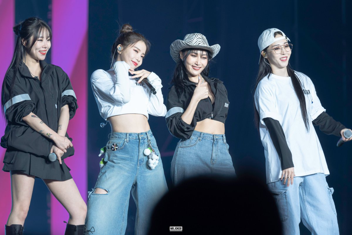 johnker17's tweet photo. 230115 Mamamoo world tour - [My con] in Taiwan 
encore stage😊
#MY_CON 
#MAMAMOO #마마무 
#솔라 #SOLAR 
#문별 #MoonByul 
#휘인 #WHEEIN 
#화사 #Hwasa
@RBW_MAMAMOO https://t.co/qLjCiZYLEQ