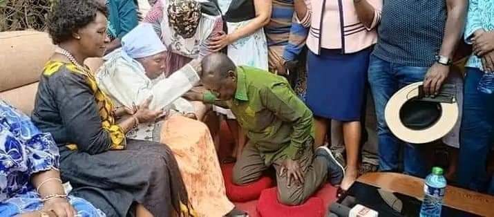 NjeriTK's tweet image. This conman misused her and dumped her