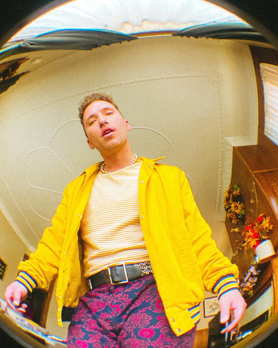 totpband's tweet photo. TODAY IS THIS SWEET SUNFLOWER’S BIRTHDAY 💛🎂🌻 everyone go tell @davidtotp how radiant he is !! https://t.co/4Lr16uL9AB