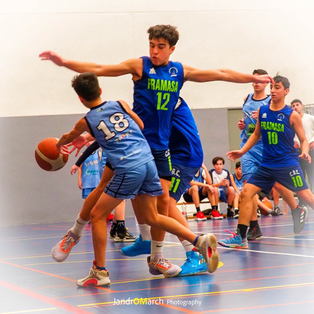 adecgoleta's tweet photo. 📌 RESULTADOS | Liga @FAB_Malaga | J6ª | Fase Previa🥇

😰 Infantil Masculino 3️⃣3️⃣ - 7️⃣3️⃣ @CBaloncestoCoin 

Tratamos de ser intensos y aguantamos un cuarto ante un equipo superior física y técnicamente. Con eso nos quedamos‼️

#SomosTUequipo💙
#vamosgoleta🏀 https://t.co/3XM2MyVhmI