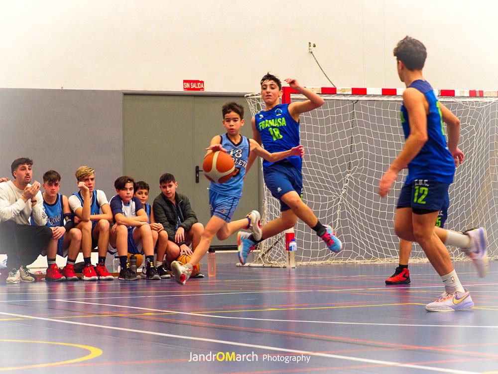 adecgoleta's tweet photo. 📌 RESULTADOS | Liga @FAB_Malaga | J6ª | Fase Previa🥇

😰 Infantil Masculino 3️⃣3️⃣ - 7️⃣3️⃣ @CBaloncestoCoin 

Tratamos de ser intensos y aguantamos un cuarto ante un equipo superior física y técnicamente. Con eso nos quedamos‼️

#SomosTUequipo💙
#vamosgoleta🏀 https://t.co/3XM2MyVhmI