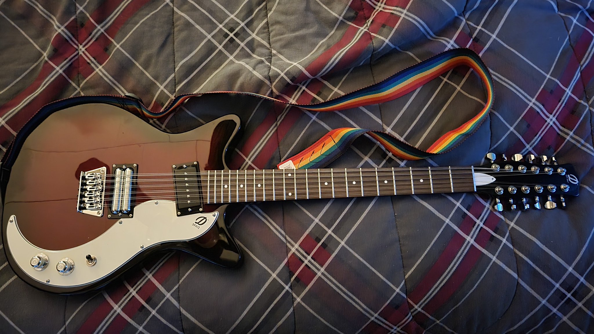 3 pic. My new @DanelectroUSA 59x12 12-string electric guitar from @altomusic! #danelectro #59x12 #danelectro59x12 #12stringguitar #altomusic https://t.co/w81iqEWoRd