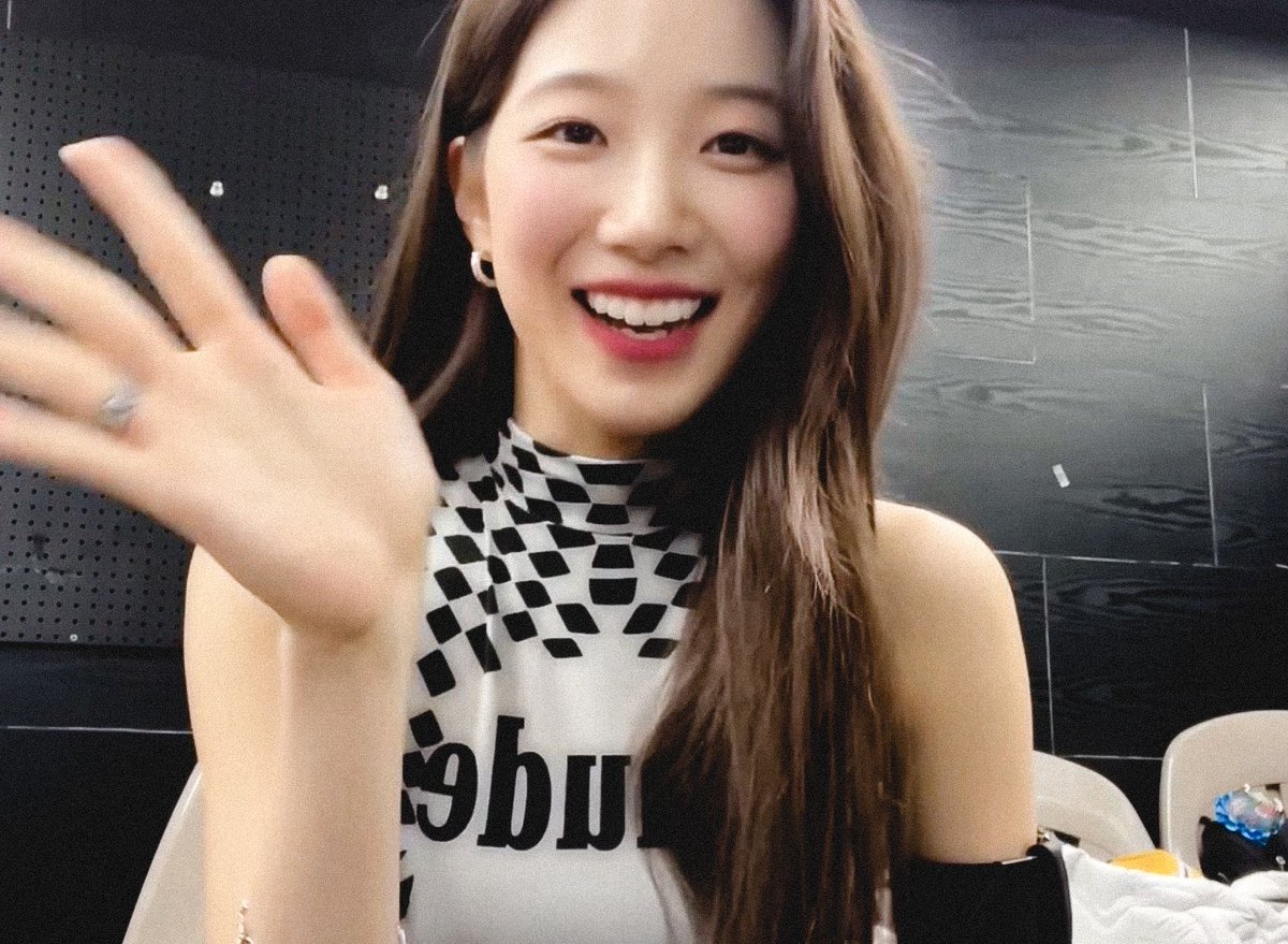 FIMlogs's tweet photo. 즈하💚

#LESSERAFIM #르세라핌
#카즈하 #KAZUHA https://t.co/Gqs9ej0wXd