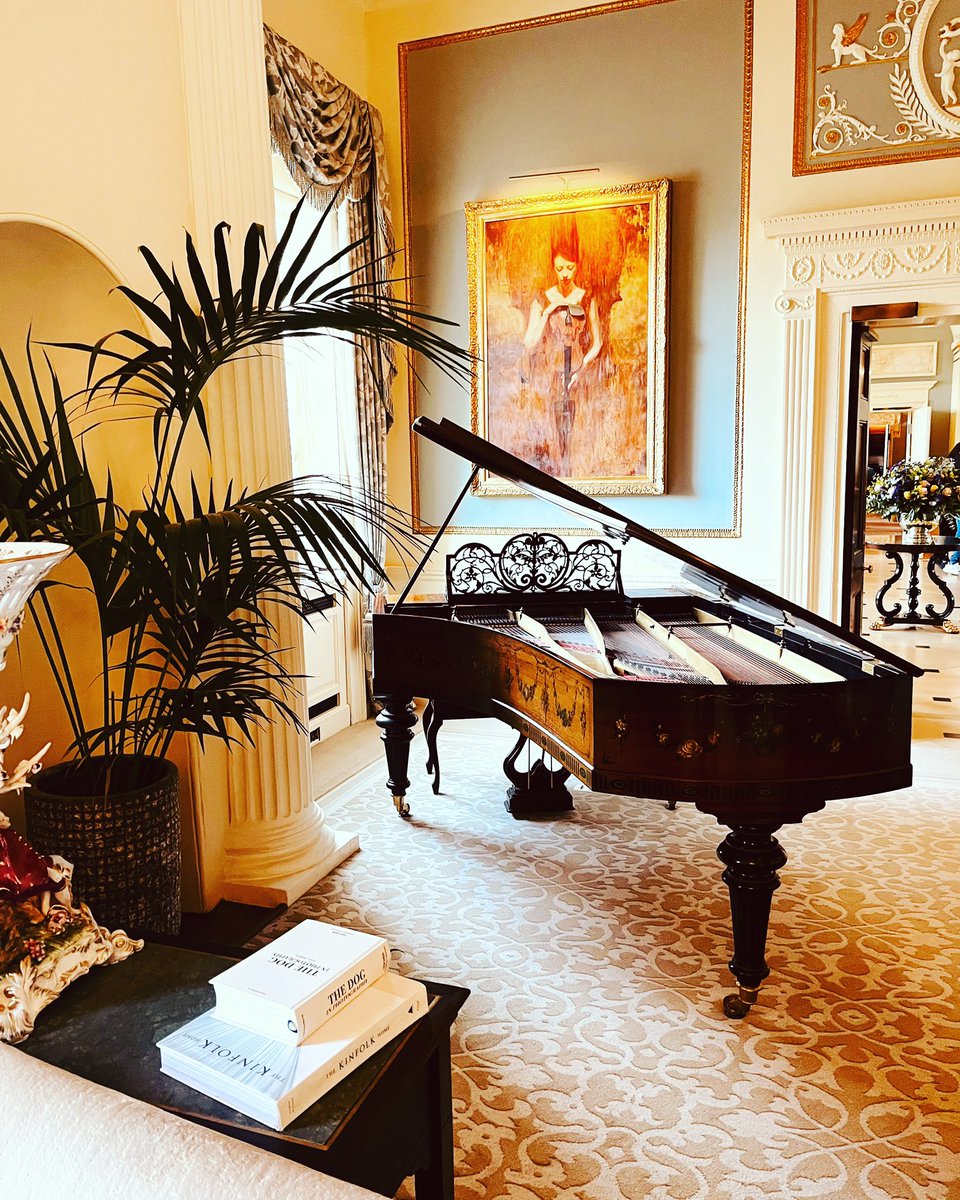 Lovely afternoon <a href="/GrantleyHall_/">Grantley Hall</a> 🎹🥂