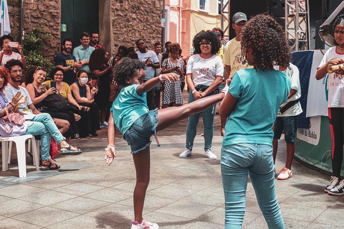 ueboficial_'s tweet image. O FUBA É LINDO E POTENTE ✊🏾

Tá rolando o festival universitário baiano de arte e cultura. O segundo dia de programações presenciais começou e tá linda. VEM! 

Fotos: @isepitacio 

#prebienal #fuba