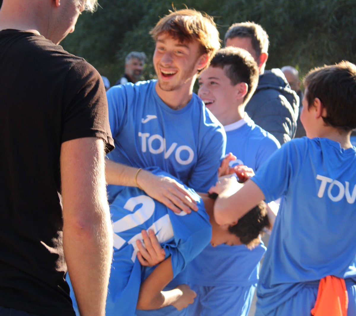 Stick to the Plot

“We must always seek joy and inspiration as much in training as in competition.” Johan Cruyff

#TOVO