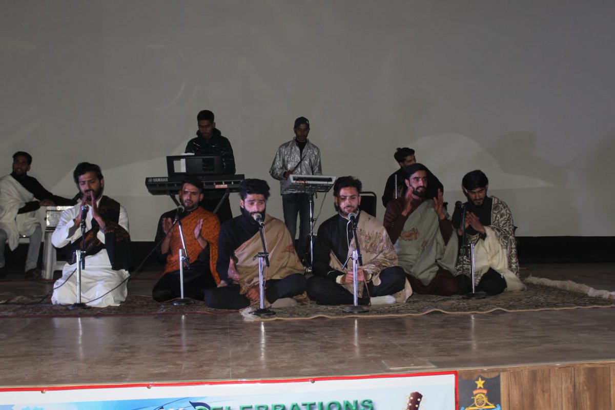 awazebaramulla's tweet photo. A musical evening was conducted under the aegis of Dagger Division to commemorate 75th #ArmyDay

The event was studded with scintillating performances by youths of chinar 9 jawan club #Baramulla 

@adgpi @ChinarcorpsIA @NorthernComd_IA @club_jawanbla 
#ArmedForcesRemembranceDay https://t.co/LZ0EV75lCQ