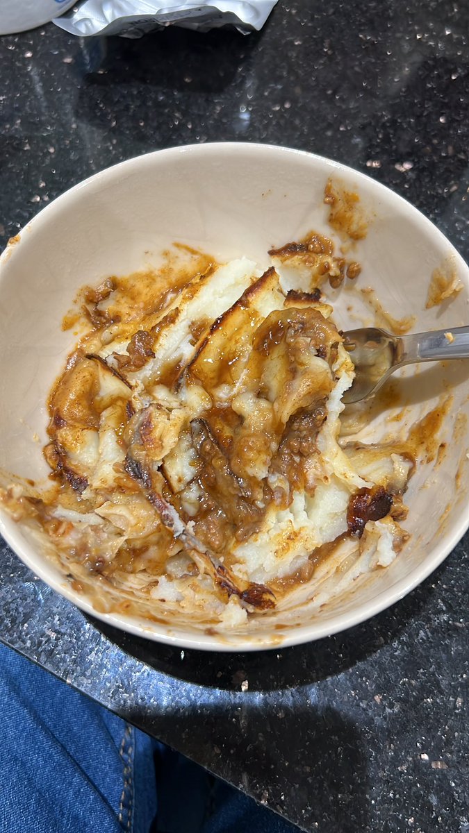 GLeelee88's tweet photo. @Tesco not buying this ever again! Absolute rip off where’s the mince? It’s basically just mash!!! I mean seriously! https://t.co/wd86cuTGW9