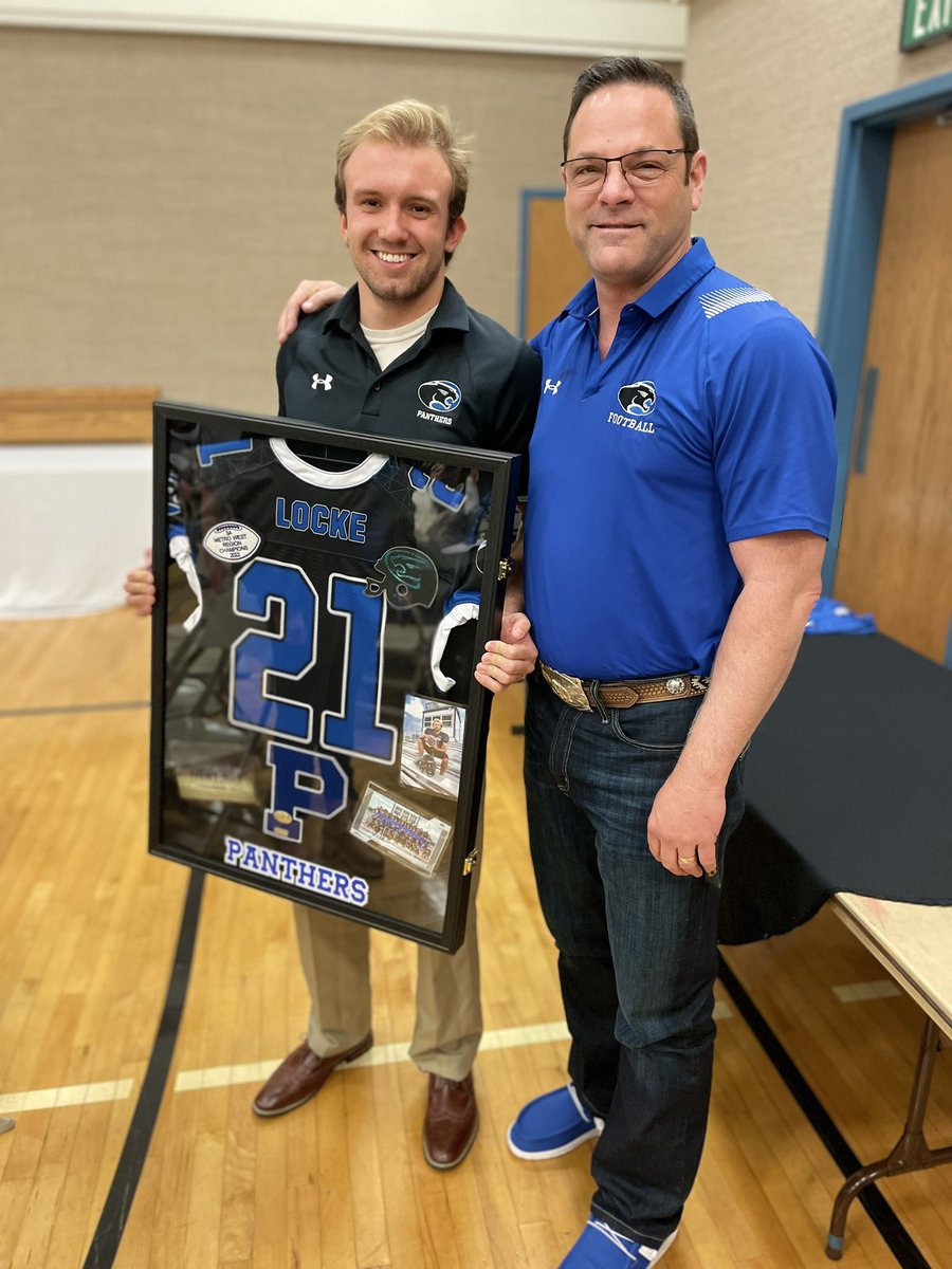 brett_spear's tweet photo. Going to miss this crew of LBs! Great players, culture changers, leaders, competitors, and grinders…these young men brought the boom and flipped the script for PHHS Football! @PHHS_Panthers @PHathleticsaz @HankStabler @NoahLocke_21 @CoachLumpkin @dumas33 https://t.co/1P9KTifkBO