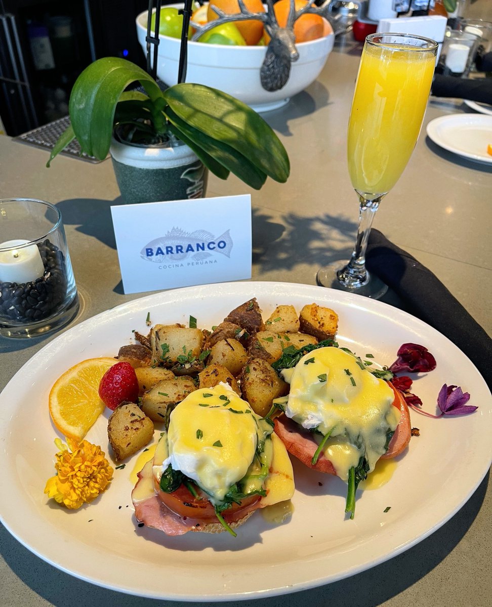 barrancokitchen's tweet photo. Enjoy this Sunday with our new brunch item, bottomless mimosas and live music! Alesa Star will be performing live music today from 12pm-3pm. Bring your friends and come join us! https://t.co/MxFIadiOfN