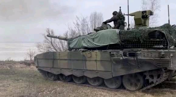 #Russia injects 100s of its T-90M in the battle against NATO in #Ukraine. NATO members have decided to send also dozens of tanks, enough to keep the war ongoing for as long as possible &amp; for more Ukrainians to be killed. The west is providing #Ukraine with small doses of weapons.