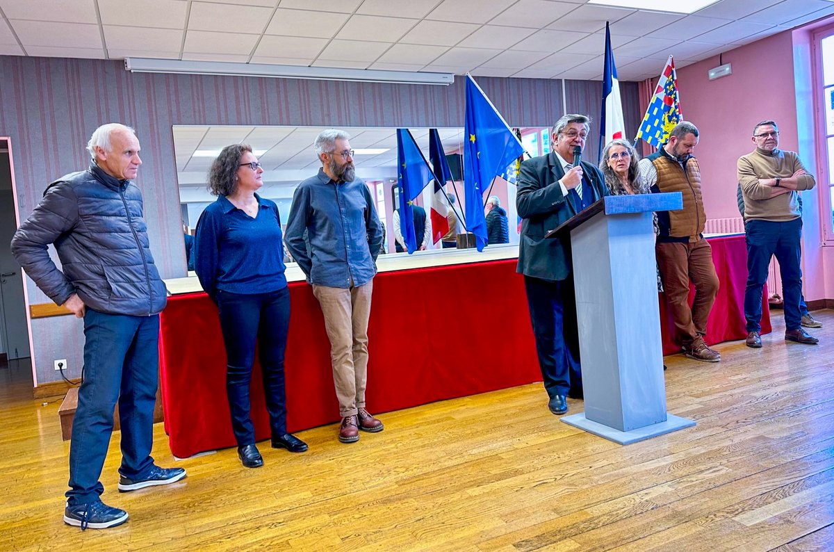 verienparent's tweet photo. #Vœux2023
🇫🇷 Un plaisir, de venir en voisine à #Thury aux côtés de Claude Conte, qui nous avait juré qu’il ne ferait qu’un mandat… Mais il n’a pas encore fini la transformation de la maison Allard.
... Et force est de constater qu’il est un très bon maire ! https://t.co/Ofpn1Dk3fl