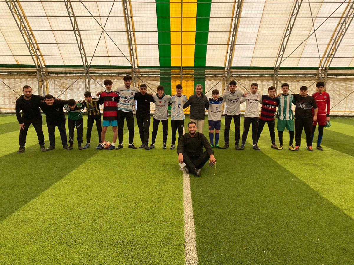 PsEsenyurt's tweet photo. Esenyurt Peygamber Sevdalıları  olarak, 4.Geleneksel Futbol Turnuvasının lise,üniversite ve yetişkinlerin  maçları tamamlandı. Yarı finale yükselen kardeşlerimizi tebrik ederiz. https://t.co/zDT5Xl1foN