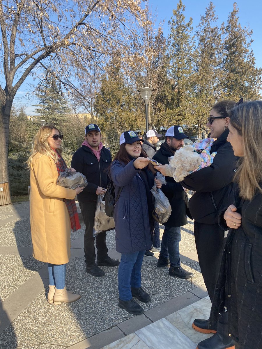 Bugün “Tek Ses Tek Yürek” mitinginde hayvanlarımızın haklarını savunmak için toplandık. @iyipati_ olarak hiçbir canlıya yapılan zulüm ve şiddete sessiz kalmadık, kalmayacağız. Politikalarımızla hayvanlarımızın haklarını savunmaya devam edeceğiz. #azkaldı