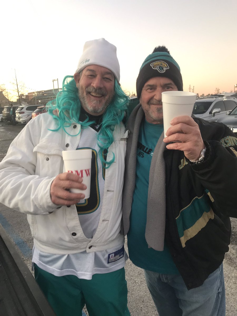 bbdawg_barry's tweet photo. A good time was had by all @surfjag64 #DUUUVAL https://t.co/1jiE06aWnZ