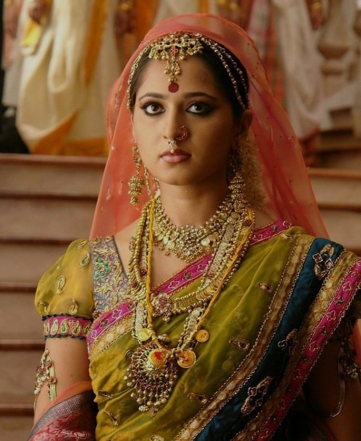 Hot Anushka Shetty Beautiful, Bahubali heroine collections