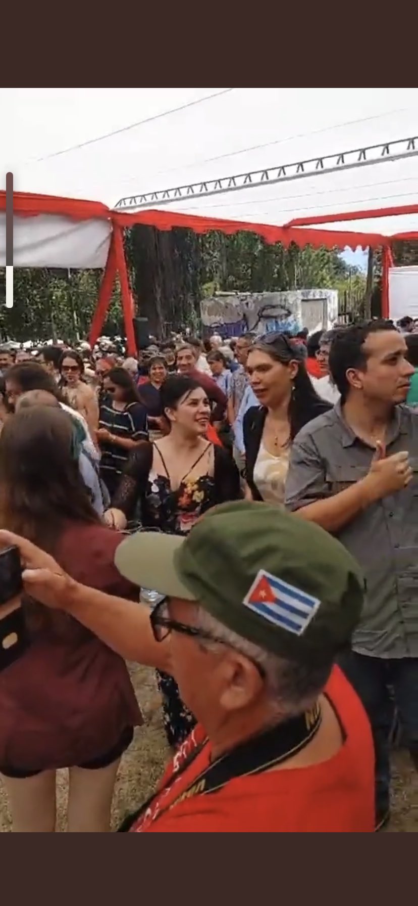 FmhC8fAWAAAnW4I?format=jpg&name=large