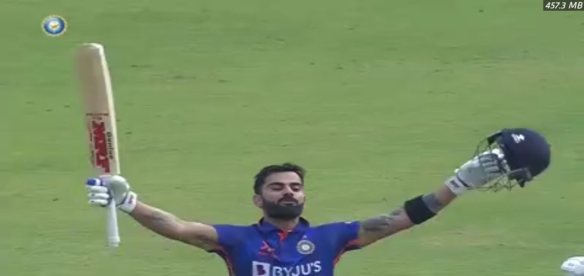 hafeezmohammed0's tweet image. Back to back 💯's @imVkohli Well done 👏 #ModernMaster #CenturyKing #INDvSL #ODIs