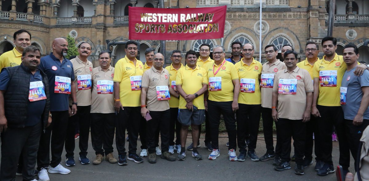 WesternRly's tweet photo. GM/WR Shri Ashok Kumar Misra participated in the Dream Run event of the @TataMumMarathon  2023.

More than 25 officers &amp; their family members took part in the Dream Run &amp; several senior officers of WR also participated in full Marathon &amp; Half Marathon events. https://t.co/RFahohBW60