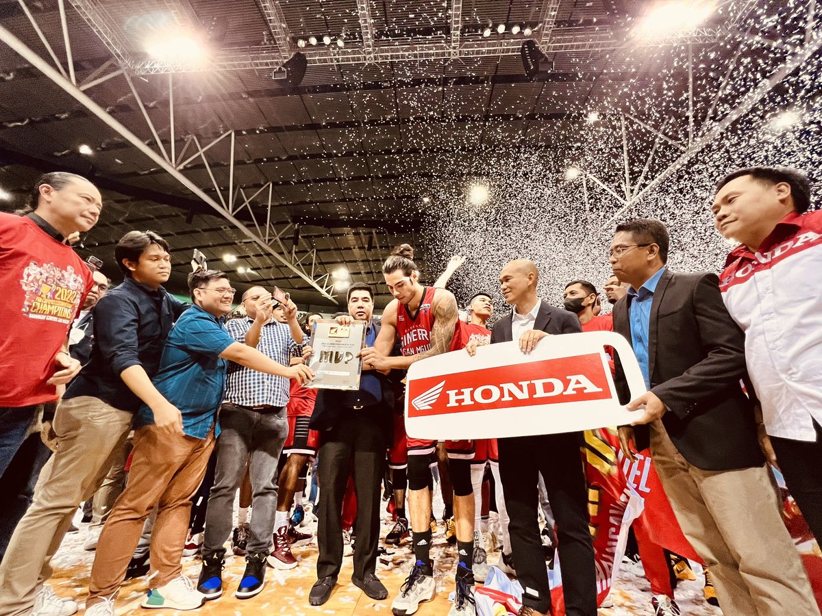 pbaconnect's tweet photo. Yebah! 

#PBAFinals #PBAGameTayoDito https://t.co/wCqhf68pfO