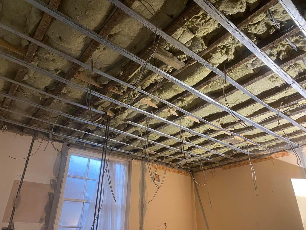HintonPayneDec's tweet image. The guys working through the weekend installing acoustic insulation and Sound Proofing Plasterboard in Chester ready for plastering this week
#chester #weekendworking #plastering #soundproofing #airbnb #hintonpayne
hintonpayne.com.
