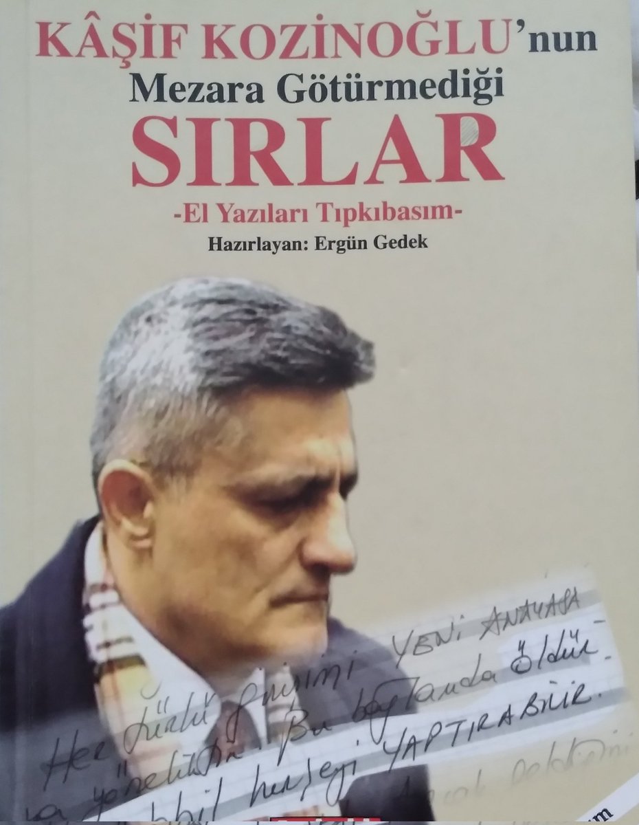 mustafaonsel's tweet photo. Kaşif Kozinoğlu. Hemşehrim, komutanım.
Gerçek bir kahramandı.
Gelecek kuşaklara rol model bir aslandı, kumpasla CIA farelerine boğduruldu.
Ölmeden kısa bir süre önce, Kazım Kaşifoğlu adıyla bir dizide öldürüldü.
Hakk'a yürümeden önce el yazı notları paylaştı. 
Mutlaka okuyun! https://t.co/ZAaewXwKSr