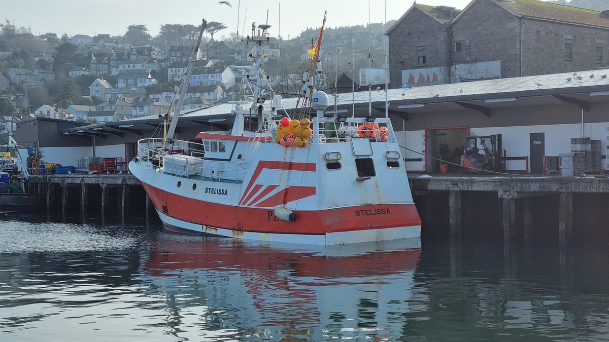 NewlynFishing's tweet photo. Determined to find #FavourableGaps between Vicious Weather Systems Our #GillnetFleet determined to Keep up supply of #Everincreasing Demand as ‘Stelissa’ @Ryan_Davey1986 lands @MSCintheUK #CornishHAKE for #NewlynMkt @DirectFish @NewlynStevenson #EatMoreHAKE https://t.co/Da6AqcJyCh