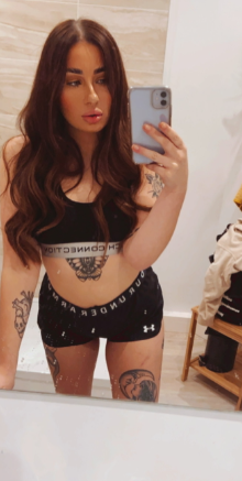 Ich liebe es mir selbst zu machen, aber deinen Schwanz liebe ich viel mehr!