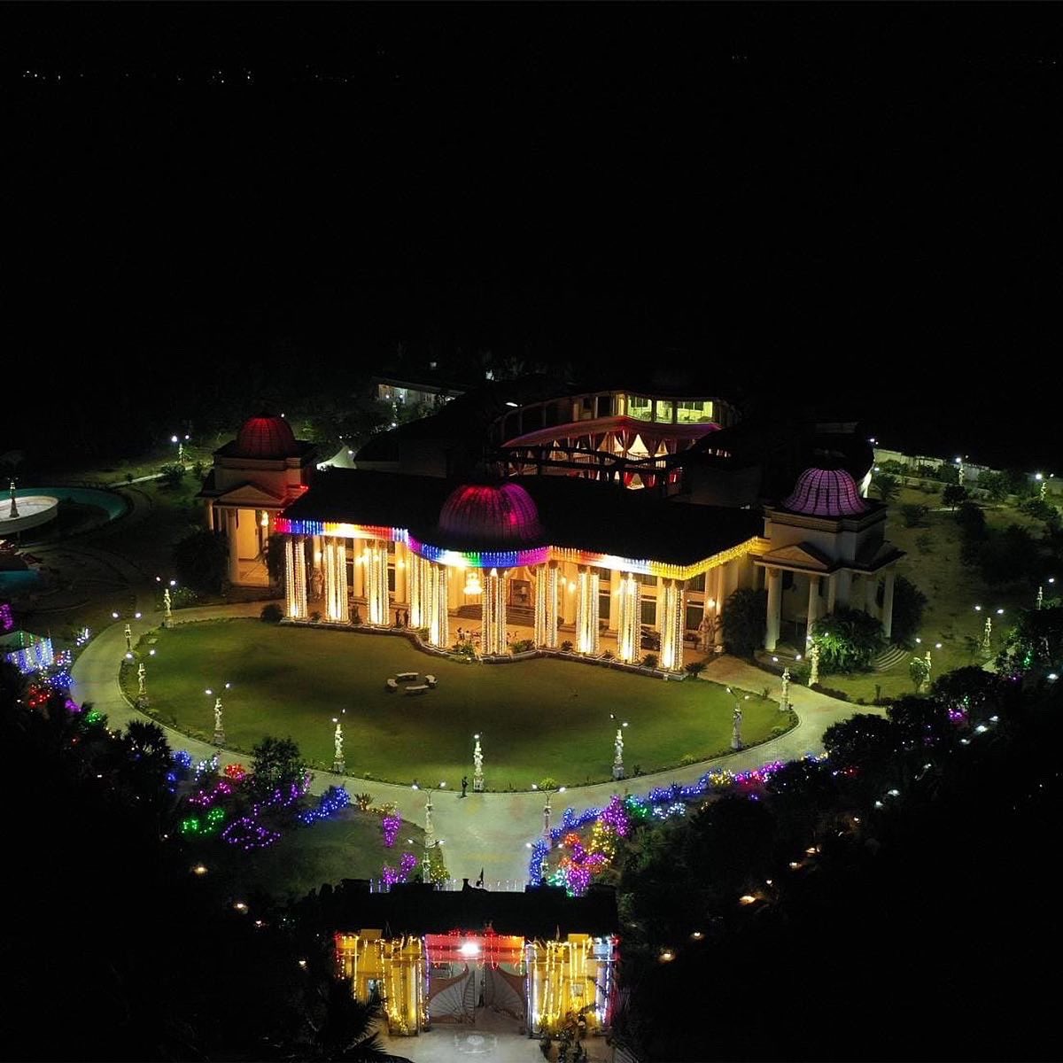 ppreddyofficial's tweet photo. The beauty of the Dokiparru palace is breathtakingly vibrant and all lit up and filled with joy tonight, as we celebrate Makar Sankranti. Grateful to be surrounded by family and loved ones.

#dokiparru #palace #litght #bright #mansion #vibrant #beautiful  #night #MakarSankranti https://t.co/RlwcvmynoV