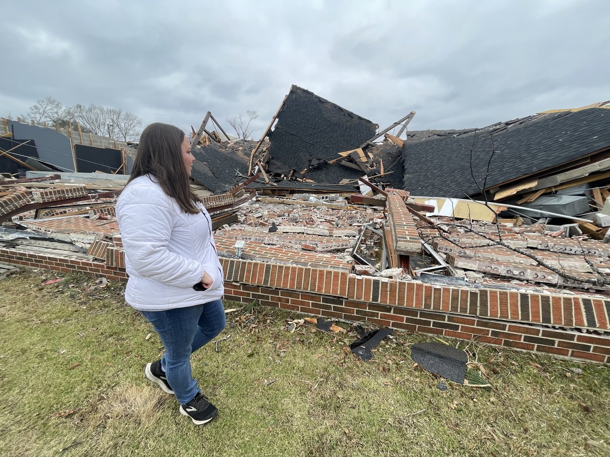NicoleValdesTV's tweet photo. It’s been a long, tough few days in #Selma and #AutaugaCounty Alabama.
We’ve been on the ground since Thursday meeting brave men and women, sharing their stories of survival.
Maybe the most touching one, is Amanda McClouds’ story. https://t.co/99UsiZgNNY