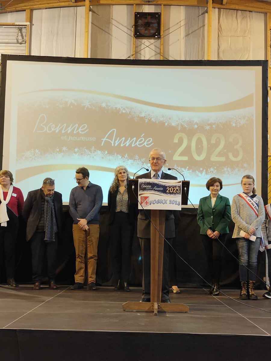 RoullaudBeatric's tweet photo. Merci à Daniel HAQUIN, Maire de Juilly, et à son conseil municipal pour m’avoir si aimablement reçue lors de la Cérémonie de ses vœux. Sportifs et conseil municipal des enfants mis à l’honneur, joli diaporama et bonne organisation.Merci à chacun d’eux #Juilly @RNJ_77 @RNational77 https://t.co/3pifVebhJF