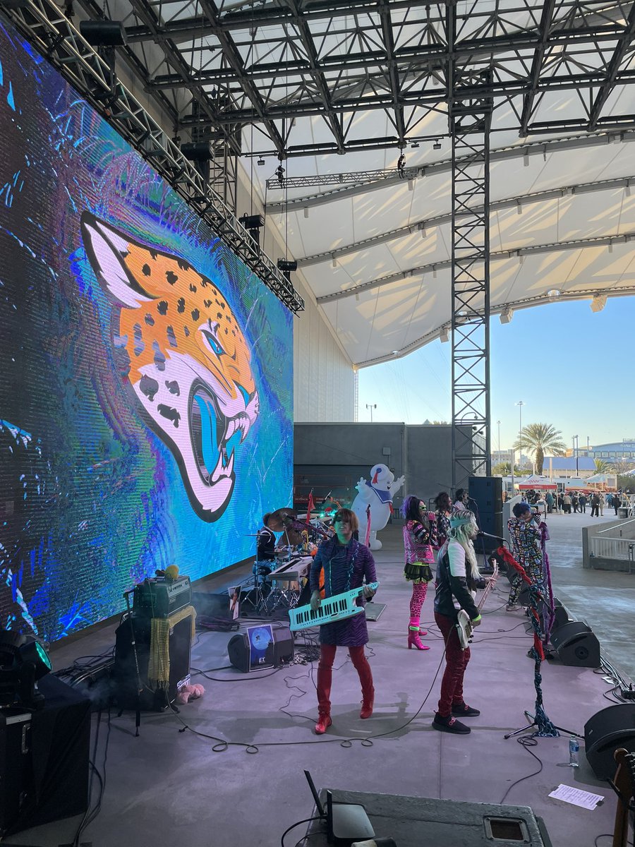 backline's tweet image. Eventcraft @backline had a great time providing backline musical instruments for @RubixKubeBand for the @Jaguars pregame concert @dailysplace last night. Great band, great performance and a heck of a comeback from our home team the jags! #winning #ilovethe80s #backline