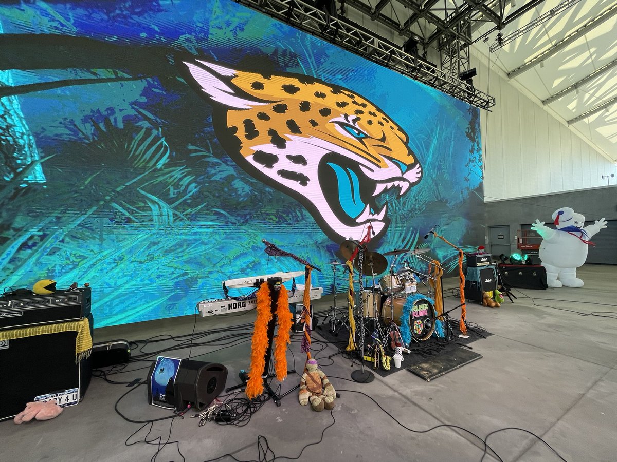 backline's tweet image. Eventcraft @backline had a great time providing backline musical instruments for @RubixKubeBand for the @Jaguars pregame concert @dailysplace last night. Great band, great performance and a heck of a comeback from our home team the jags! #winning #ilovethe80s #backline