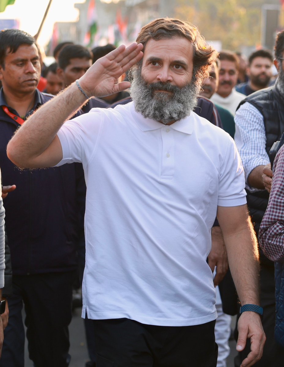 Satumanju's tweet photo. जब तक तोड़ेंगे नहीं, तब तक छोड़ेंगे नहीं।
@INCIndia देश की हिफाज़त में डटे हर जवान को सलाम...
आज फिर कांग्रेस हाईकमान से मिलकर आरक्षण के मुद्दे की बात रखी। 
#सैनिकों_का_सम्मान_मत_छीनो_राजस्थान
@ashokgehlot51
@Barmer_Harish
#BharatJodoYatra https://t.co/hPkQ68zP4S https://t.co/Bs5COtx4ms