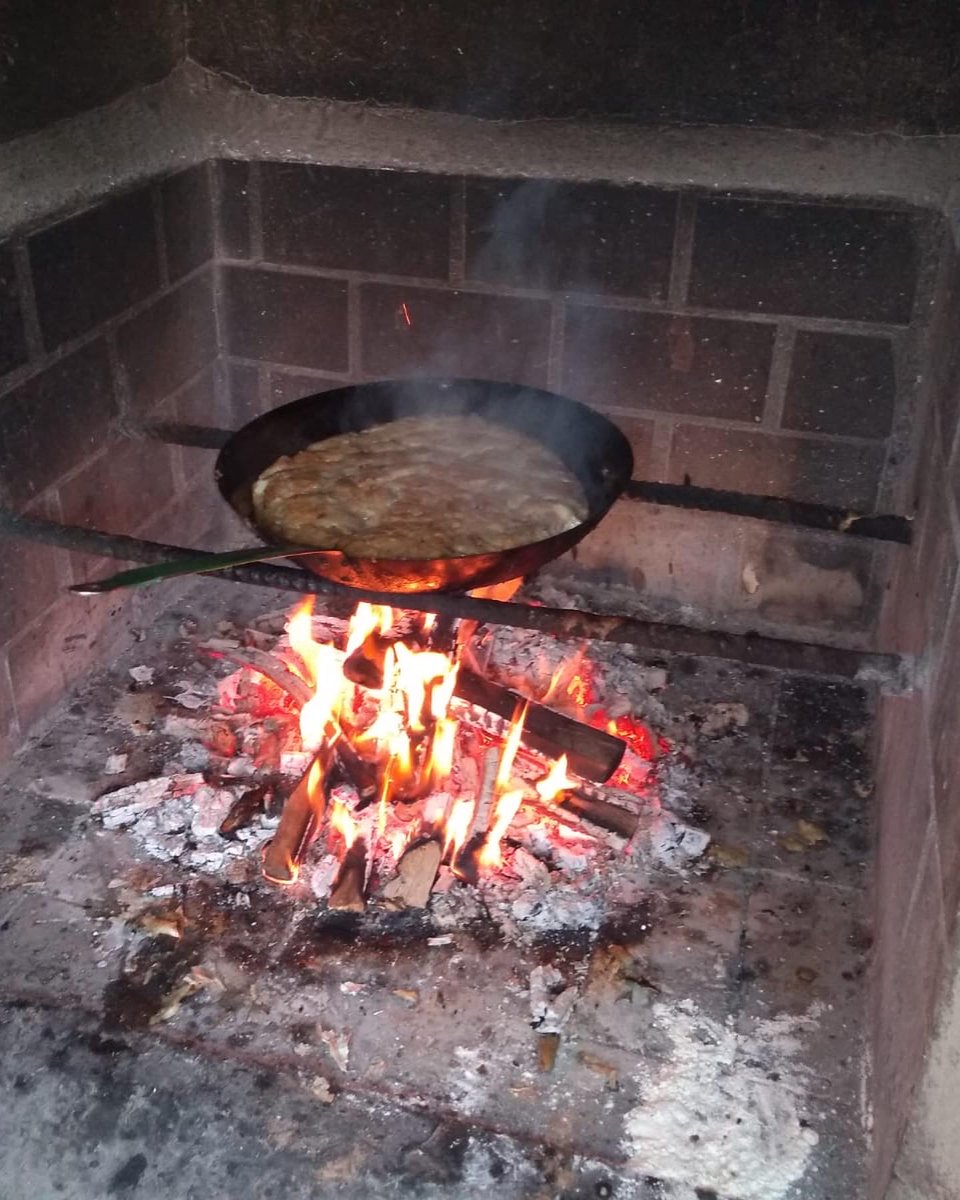 Esta mañana tuvo lugar un almuerzo de nuestra banda donde nos han acompañado la cofradía de los Dolores de Villena y la cofradía de la Flagelación de Alicante en la convivencia junto a nuestros componentes y nuestra cofradía titular donde hemos degustado las típicas gachasmigas.