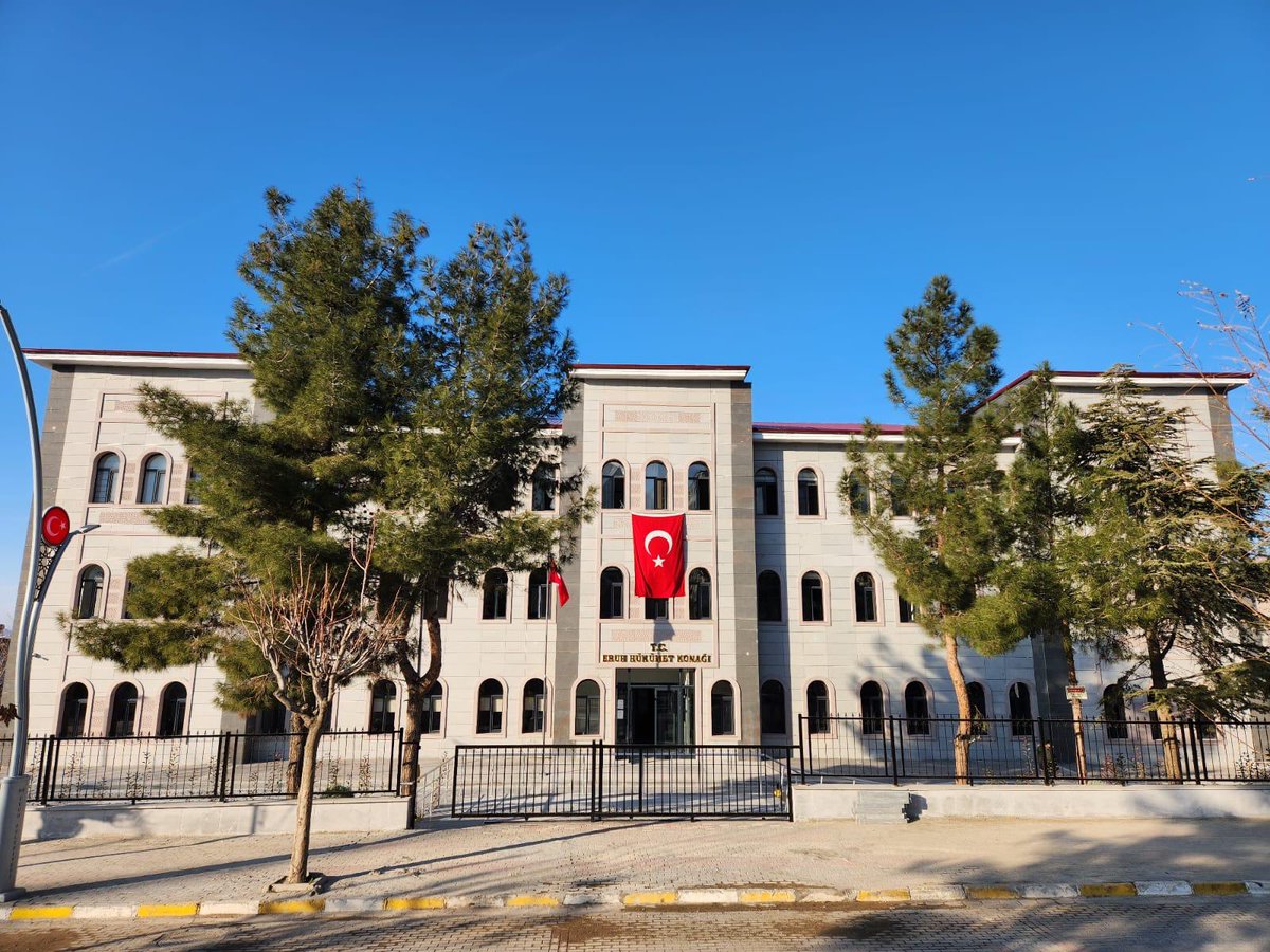 suleymansoylu's tweet photo. Siirt Eruh'a, Yeni Hükümet Konağımız #YakıştıMıYakıştı 👏👏👏

Eruh Hükümet Konağımız, hizmete hazır... 

Hemşehrilerimize ve Siirt’imize hayırlı olsun... https://t.co/k8h5A9okm5