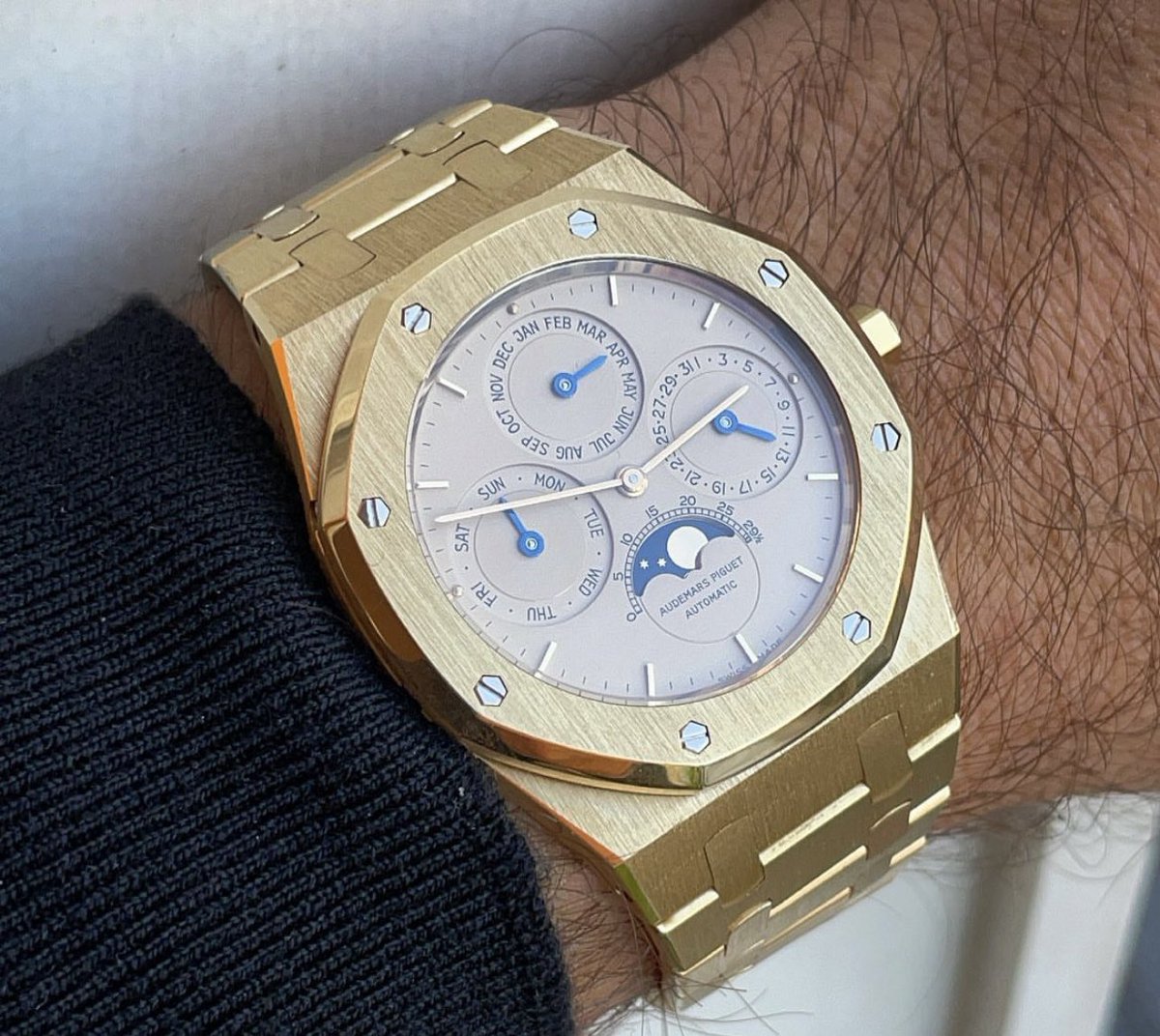 MaxencePlm's tweet photo. @thewatchoniste Combo Porsche Targa - AP Royal Aok Perpetual Calendar 🫶🏼 https://t.co/mRXXsjpXI9