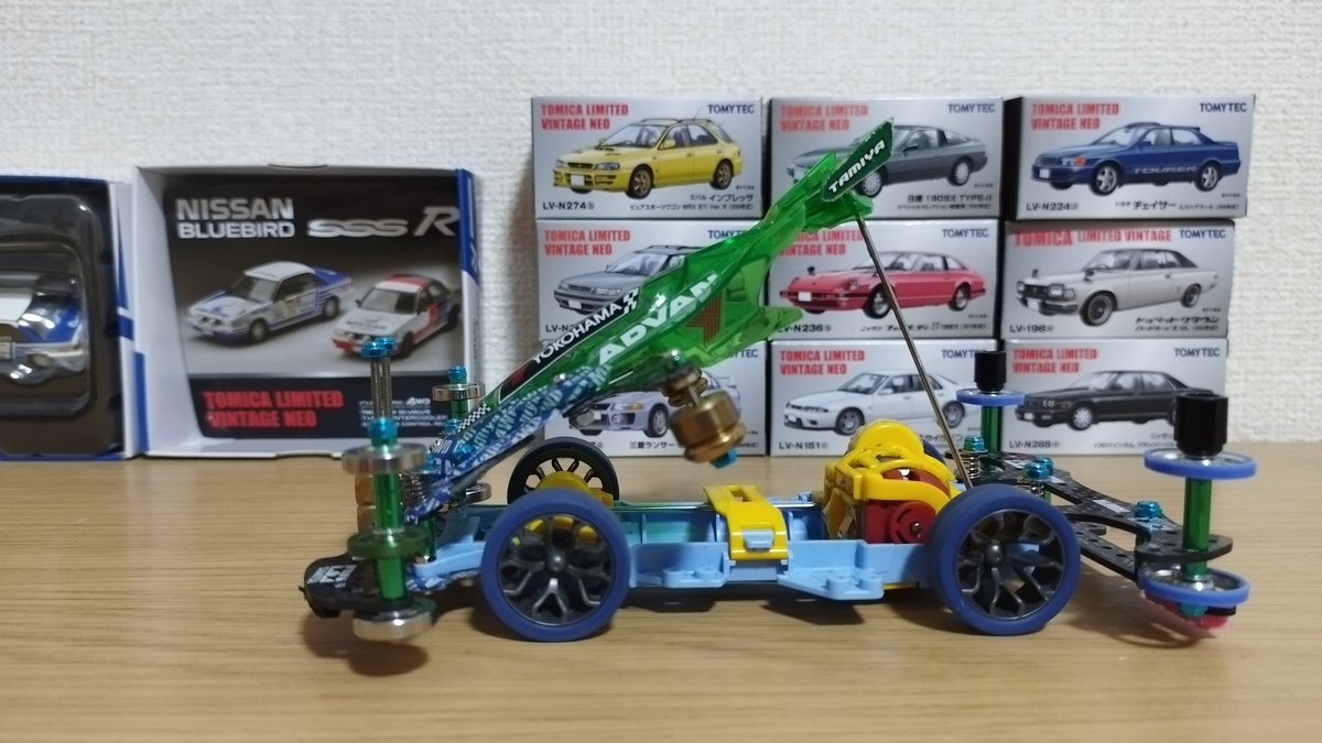 SASAKI96149285's tweet photo. #ミニ四駆 #RAYSPEAR 2台と #LOADSPIRIT #K4GAMBOL 4台あるけど走らせているのはほとんど提灯仕様のRAYSPEAR💦 https://t.co/ak9G48DFGw