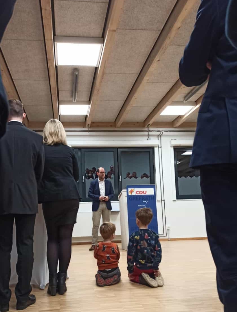 CDUGrefrath's tweet photo. Neujahrsempfang der CDU in der neuen Werkhalle der Sekundarschule. Bestens besucht u.a. von @MartinPlumMdB #Grefrath #cdu #kommunalpolitik https://t.co/HcR8EstHyg https://t.co/Vk0XG16G1o