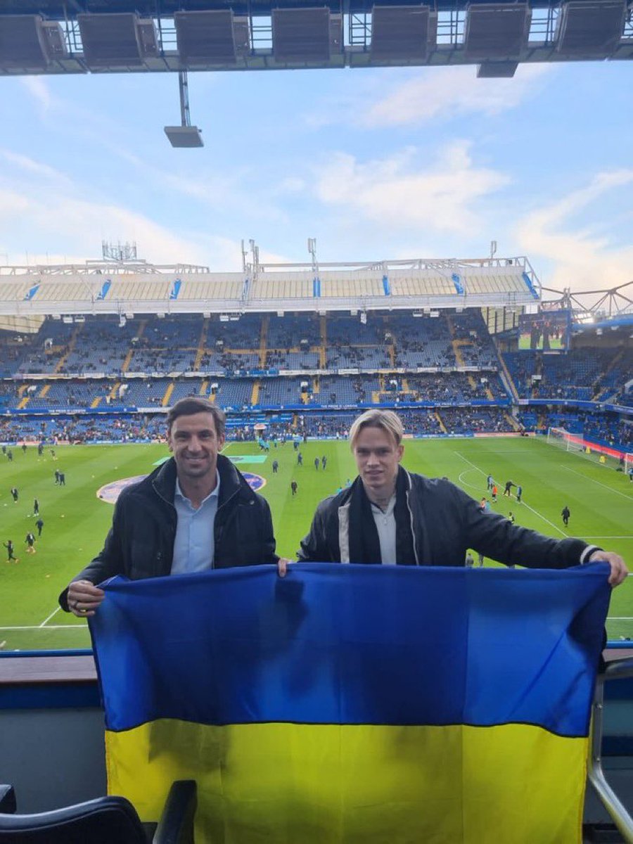 Mykhaylo Mudryk @ Stamford Bridge, here also with Shakhtar Donetsk sport director Darijo Srna 🔵🇺🇦 #CFC

Understand he will be Chelsea’s new number 1️⃣5️⃣.