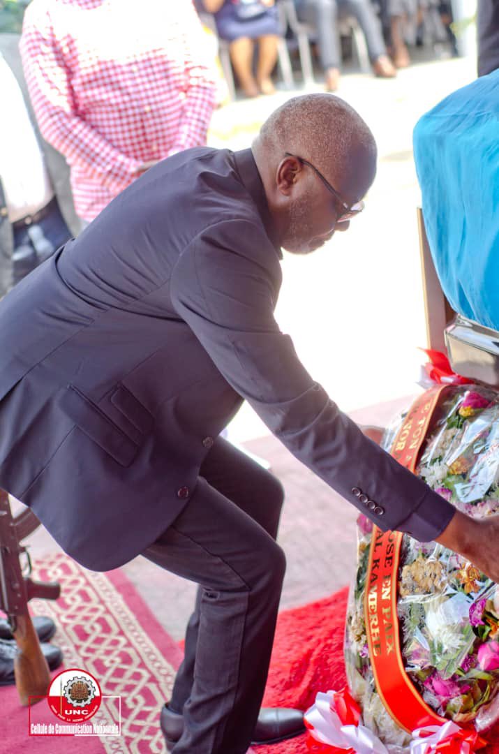 BasimanaMadieng's tweet photo. Décédé le 06 janvier, le Colonel Séraphin ZIRIMANI, jeune frère de Me  Saté ZIRIMANI,  Dircaba du PN @VitalKamerhe1 de l'UNC a été conduit en sa dernière demeure ce dimanche après les hommages militaires et civils qui lui ont été rendus  à la  clinique Ngaliema. 

@BillyKambale1 https://t.co/5c98ULuKkV